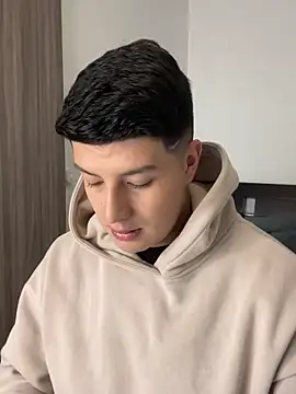 Snapshot of Goldenknight33 chatting on 02/13/26, 01:29 Goldenknight33 online show from 02/13/26, 01:29