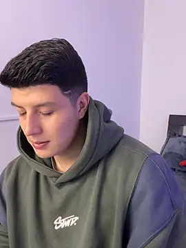 Snapshot of Goldenknight33 chatting on 02/18/26, 03:52 Goldenknight33 online show from 02/18/26, 03:52