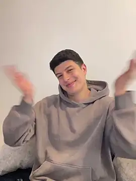 Snapshot of Goldenknight33 chatting on 03/08/26, 08:56 Goldenknight33 online show from 03/08/26, 08:56