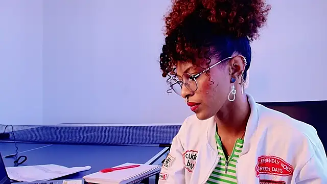 Snapshot of NaomiClay chatting on 05/09/26, 12:32 NaomiClay online show from 05/09/26, 12:32