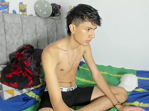 Snapshot of Andycillo chatting on 12/23/25, 03:04 Andycillo online show from 12/23/25, 03:04