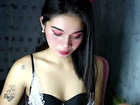 Snapshot of bombely_69 chatting on 04/29/26, 04:11 bombely 69 online show from 04/29/26, 04:11