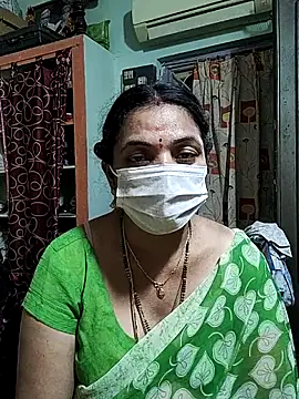 Snapshot of bhavyasri_55 chatting on 12/22/25, 11:51 bhavyasri 55 online show from 12/22/25, 11:51