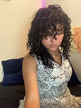 ladulcemary  online show from 05/03/26, 11:11