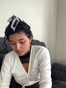 ladulcemary  online show from 05/06/26, 12:10