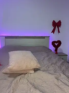 Snapshot of SashaLuvv chatting on 02/15/26, 10:28 SashaLuvv online show from 02/15/26, 10:28