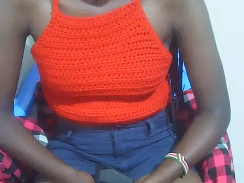 Snapshot of QueenMerri5 chatting on 12/14/25, 01:11 QueenMerri5 online show from 12/14/25, 01:11