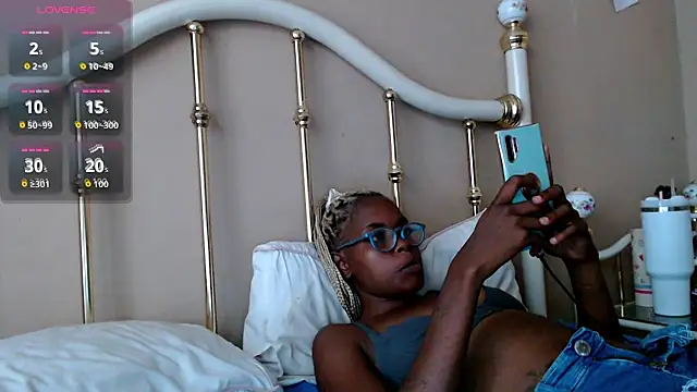 Snapshot of xSATIVAx chatting on 01/19/26, 02:32 xSATIVAx online show from 01/19/26, 02:32