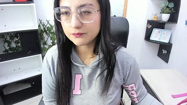 Snapshot of sophi_hardd_ chatting on 02/04/26, 03:07 sophi hardd online show from 02/04/26, 03:07