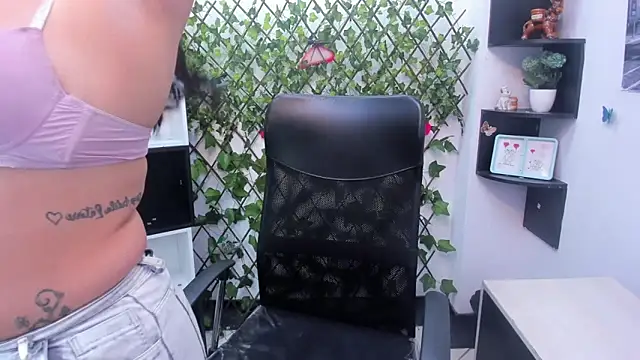 Snapshot of sophi_hardd_ chatting on 02/20/26, 01:55 sophi hardd online show from 02/20/26, 01:55