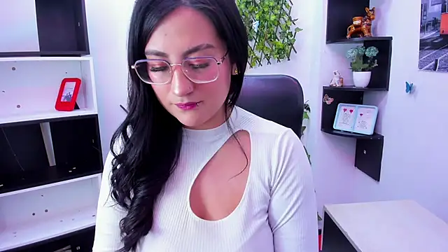 Snapshot of sophi_hardd_ chatting on 02/21/26, 04:19 sophi hardd online show from 02/21/26, 04:19