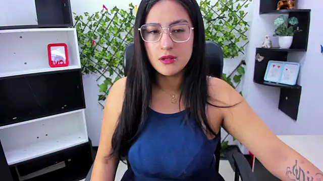 Snapshot of sophi_hardd_ chatting on 02/27/26, 02:39 sophi hardd online show from 02/27/26, 02:39