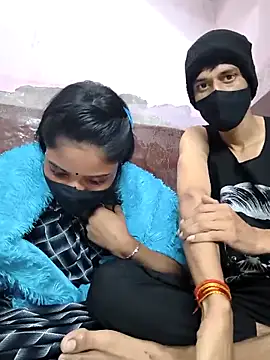 Snapshot of couplegk71 chatting on 02/02/26, 02:27 couplegk71 online show from 02/02/26, 02:27