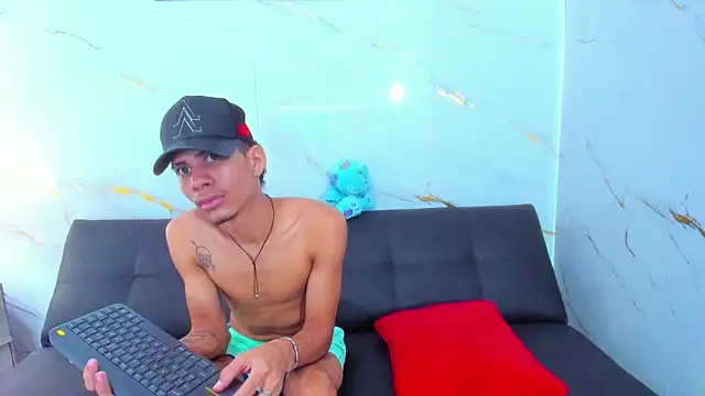 Alex jeins at online show from 01/31/26, 07:11