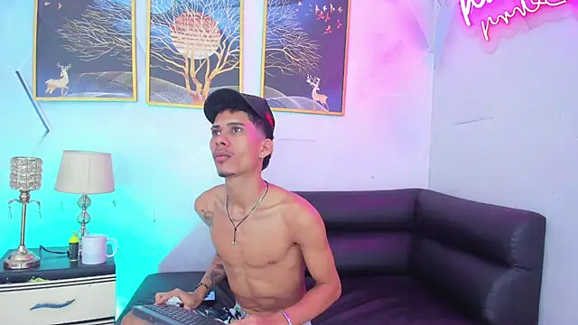 Alex jeins at online show from 02/05/26, 02:11