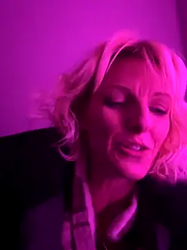 Snapshot of GiggleCatalyst chatting on 01/07/26, 01:30 GiggleCatalyst online show from 01/07/26, 01:30