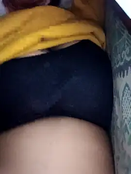 Snapshot of pihuu1313 chatting on 02/05/26, 07:40 pihuu1313 online show from 02/05/26, 07:40