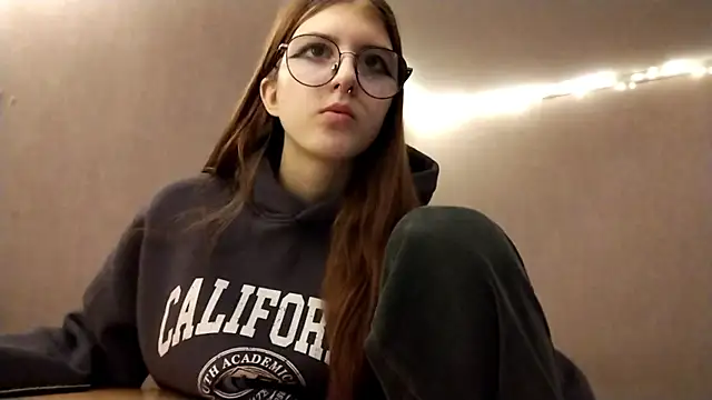 VictorinaMccorey online show from 12/22/25, 04:15