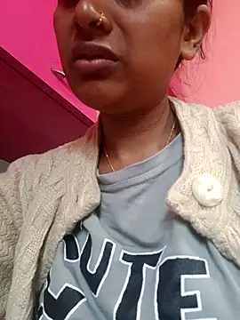 Snapshot of nehakapoor89 chatting on 12/18/25, 09:04 nehakapoor89 online show from 12/18/25, 09:04