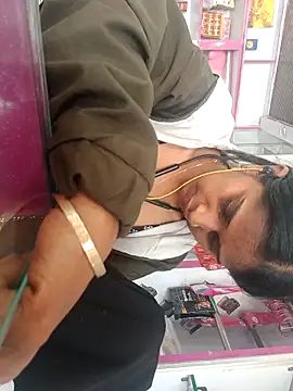 Snapshot of nehakapoor89 chatting on 02/21/26, 06:36 nehakapoor89 online show from 02/21/26, 06:36