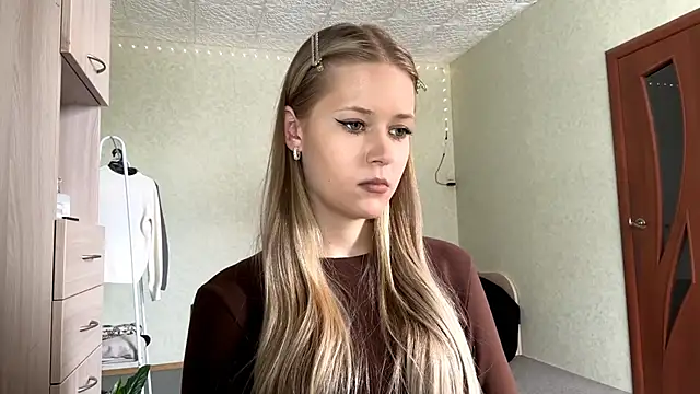 ZaidaSchwarten online show from 02/26/26, 08:24