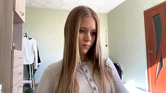 ZaidaSchwarten online show from 04/22/26, 01:45