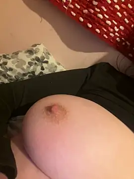 hollyxxx12 online show from 03/11/26, 08:59