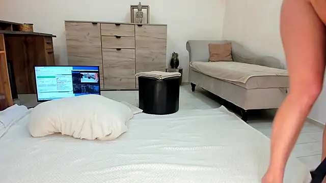 classy medea online show from 04/21/26, 12:34