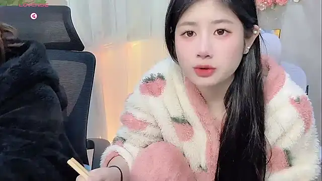 Yvonne-07 online show from 12/22/25, 10:23