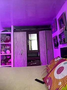 Aurora Dolce online show from 12/16/25, 03:11