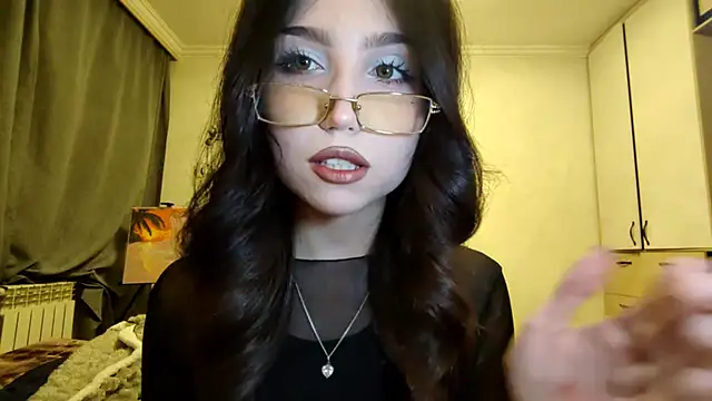 Qwami Amie online show from 12/20/25, 12:45