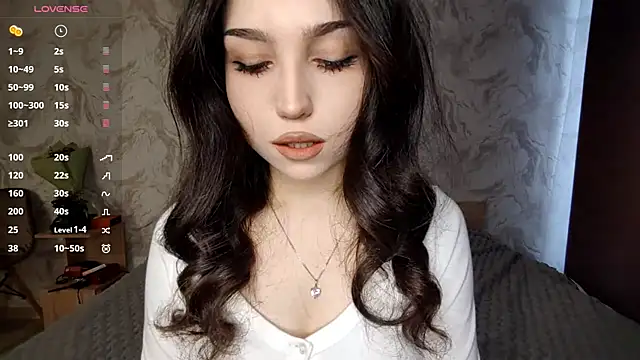 Qwami Amie online show from 04/19/26, 06:46