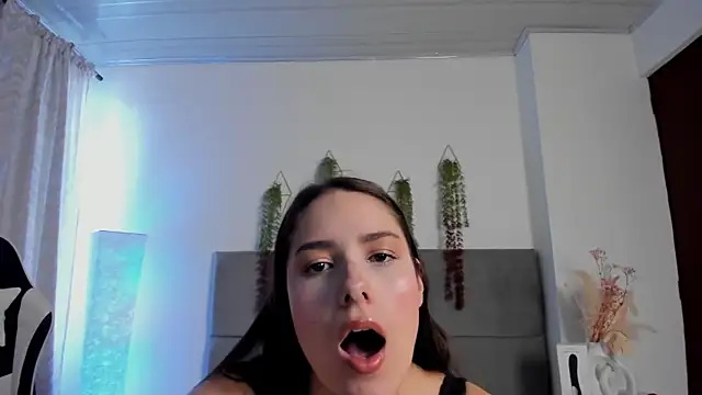 JulietaSnow online show from 05/11/26, 06:27