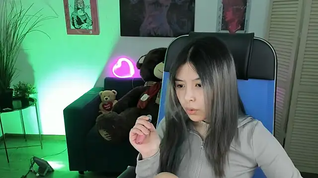 SirenMystiq online show from 12/16/25, 04:12