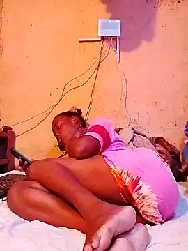 Snapshot of SEXY-NAIMA chatting on 12/23/25, 05:49 SEXY-NAIMA online show from 12/23/25, 05:49