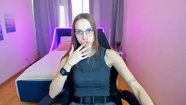 Steel Dolll online show from 03/05/26, 08:32