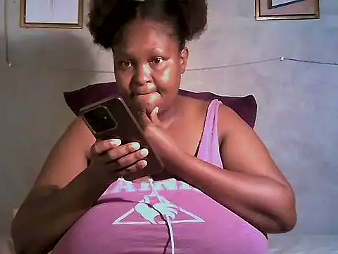 Snapshot of sweetmilkylady chatting on 04/13/26, 08:53 sweetmilkylady online show from 04/13/26, 08:53