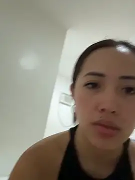 Snapshot of Serena_reinaa chatting on 12/23/25, 09:51 Serena reinaa online show from 12/23/25, 09:51