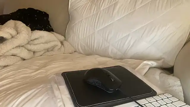 ijustturned18today online show from 01/14/26, 04:34