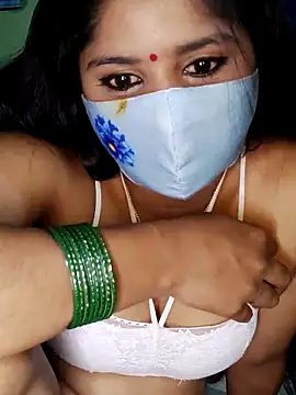 Snapshot of Cuple_masti72 chatting on 04/29/26, 05:30 Cuple masti72 online show from 04/29/26, 05:30