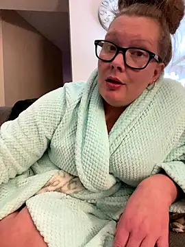 kissmyarch online show from 12/21/25, 11:56