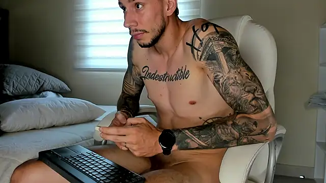 Snapshot of J_king__ chatting on 05/19/26, 02:56 J king online show from 05/19/26, 02:56