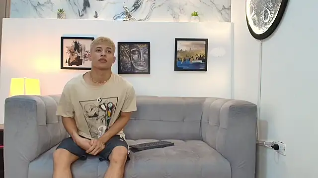 YOUNG GUYS1 online show from 12/22/25, 01:02