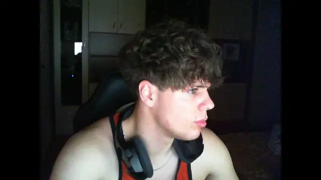 GymGuy0505 online show from 12/15/25, 10:47