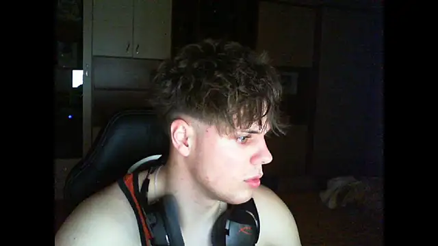 GymGuy0505 online show from 12/16/25, 10:37