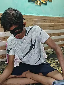 xoupleaura online show from 04/01/26, 07:44