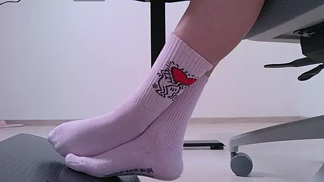 Snapshot of Feetbeth chatting on 05/18/26, 09:42 Feetbeth online show from 05/18/26, 09:42