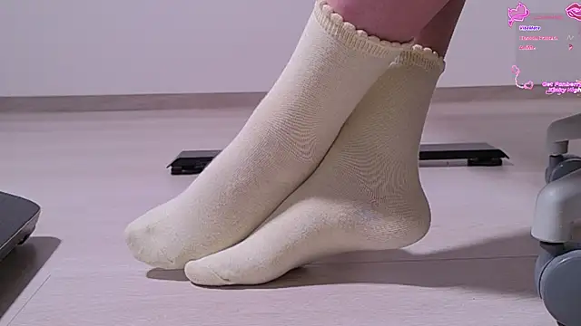 Snapshot of Feetbeth chatting on 05/19/26, 01:56 Feetbeth online show from 05/19/26, 01:56