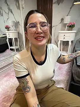 Snapshot of Annyhathatway chatting on 05/15/26, 11:01 Annyhathatway online show from 05/15/26, 11:01