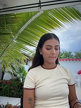 Snapshot of Valeria-escobar chatting on 05/15/26, 11:28 Valeria-escobar online show from 05/15/26, 11:28
